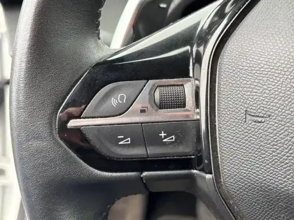 Photo 41 Peugeot 2008  BlueHDi 130 S&S EAT8