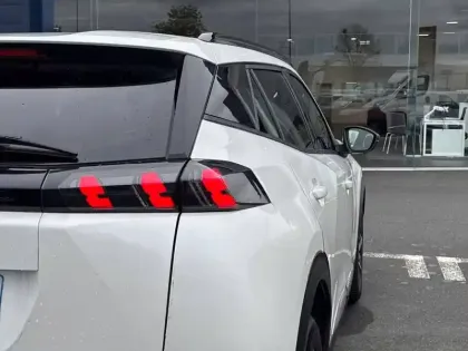 Photo 60 Peugeot 2008  BlueHDi 130 S&S EAT8