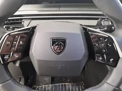 Photo 8 Peugeot 3008  Hybrid 145 e-DCS6