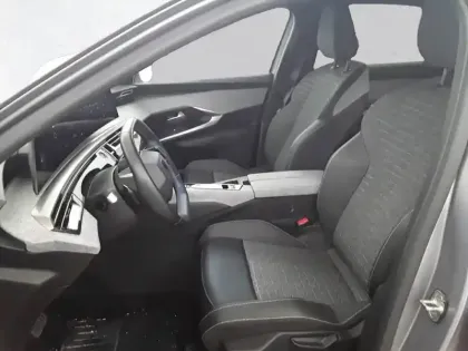 Photo 52 Peugeot 3008  Hybrid 145 e-DCS6