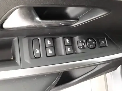 Photo 40 Peugeot 3008  Hybrid 145 e-DCS6