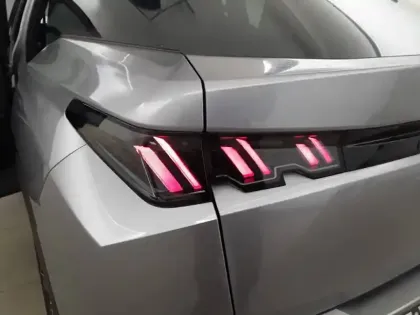 Photo 16 Peugeot 3008  Hybrid 145 e-DCS6