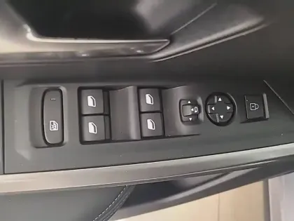 Photo 86 Peugeot 3008  Hybrid 145 e-DCS6