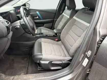 Photo 10 Citroën C4 e- 136 ch Automatique