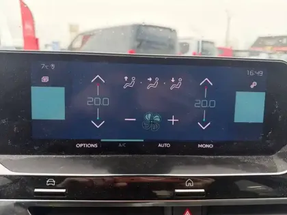 Photo 18 Citroën C4 e- 136 ch Automatique