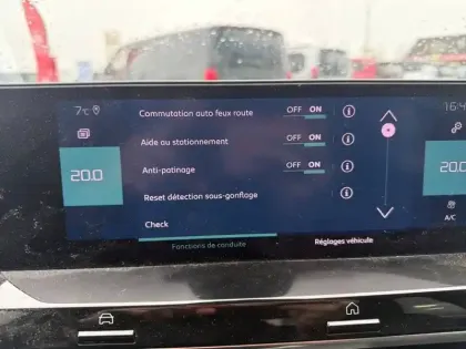 Photo 21 Citroën C4 e- 136 ch Automatique