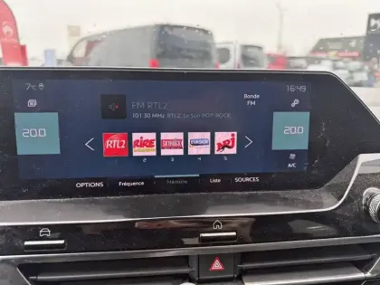 Photo 14 Citroën C4 e- 136 ch Automatique