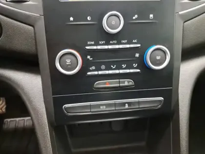 Photo 34 Renault Megane Mégane IV Berline dCi 110 Energy