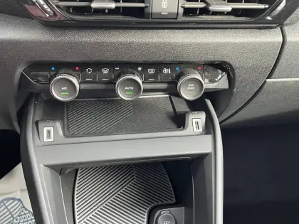 Photo 32 Citroën C4  PureTech 130 S&S EAT8