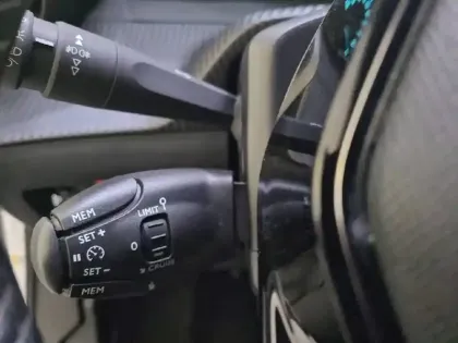 Photo 60 Peugeot 2008  Electrique 136 ch