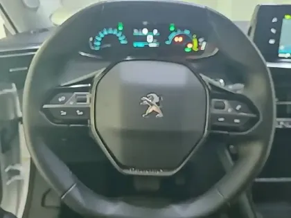 Photo 76 Peugeot 2008  Electrique 136 ch