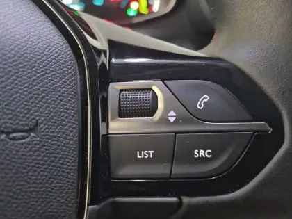 Photo 96 Peugeot 2008  Electrique 136 ch
