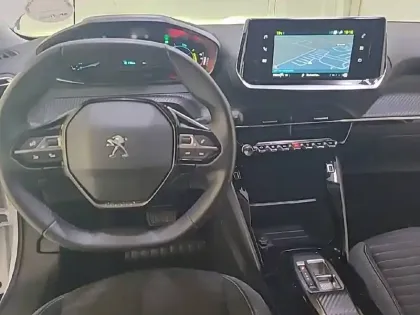 Photo 7 Peugeot 2008  Electrique 136 ch