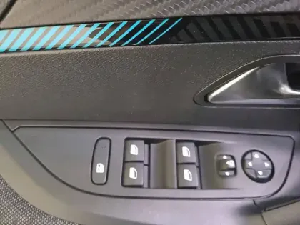 Photo 30 Peugeot 2008  Electrique 136 ch