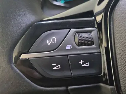 Photo 61 Peugeot 2008  Electrique 136 ch