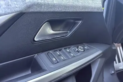 Photo 18 Peugeot 3008  Plug-in Hybrid 195 e-DCS7