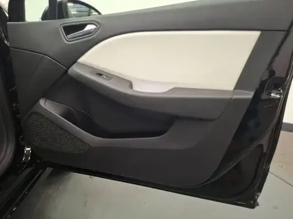 Photo 20 Renault Clio Gén. V (BJA) Ph1 Intens 5