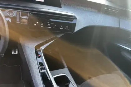 Photo 46 Peugeot 5008  Hybrid 145 e-DCS6