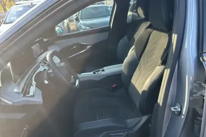 Photo 37 Peugeot 5008  Hybrid 145 e-DCS6