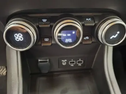 Photo 42 Renault Captur  E-Tech full hybrid 145