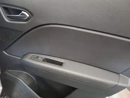 Photo 22 Renault Captur  E-Tech full hybrid 145