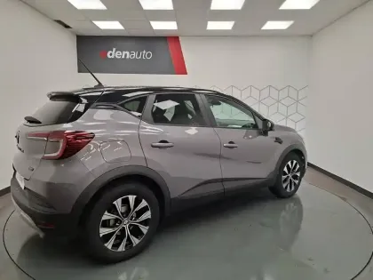 Photo 16 Renault Captur  E-Tech full hybrid 145