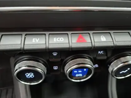 Photo 43 Renault Captur  E-Tech full hybrid 145