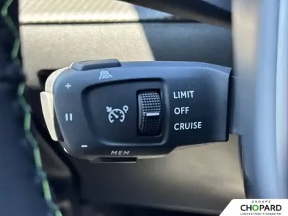 Photo 63 Peugeot 2008  Electrique 54 kWh 156 ch