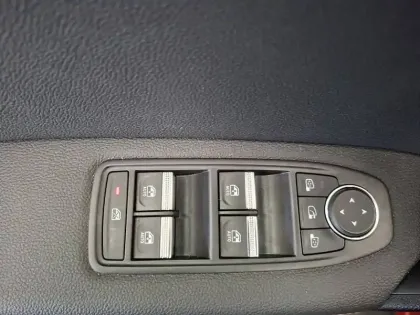 Photo 32 Renault Captur  E-Tech full hybrid 145