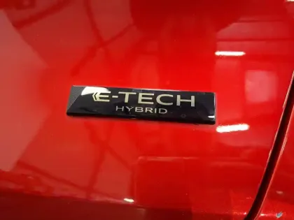 Photo 8 Renault Captur  E-Tech full hybrid 145