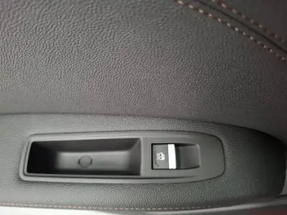 Photo 28 Renault Captur  E-Tech full hybrid 145