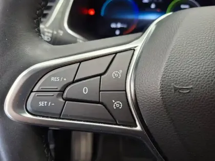 Photo 33 Renault Captur  E-Tech full hybrid 145