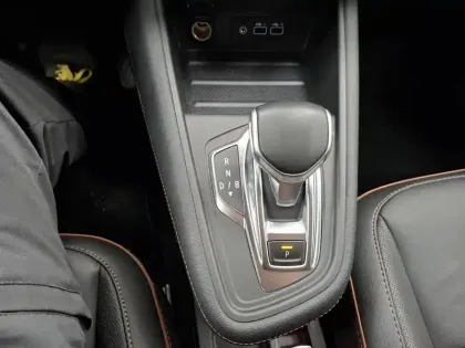 Photo 44 Renault Captur  E-Tech full hybrid 145