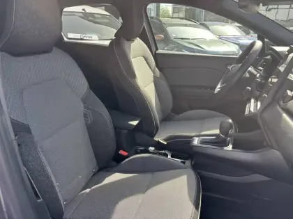 Photo 16 Renault Captur  E-Tech full hybrid 145 ch