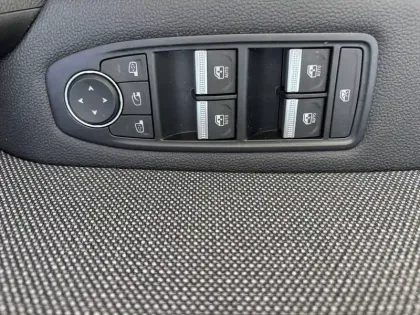 Photo 23 Renault Captur  E-Tech full hybrid 145 ch