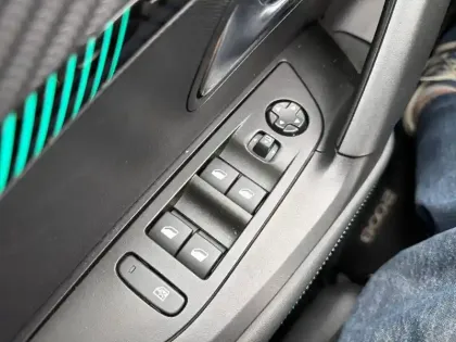 Photo 23 Peugeot 2008 Gén. II Ph1 NG Allure Pack 5