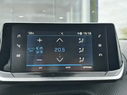 Photo 45 Peugeot 2008  BlueHDi 130 S&S EAT8