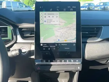 Photo 11 Renault Captur  E-Tech full hybrid 145 ch