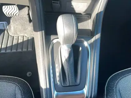 Photo 12 Renault Captur  E-Tech full hybrid 145 ch