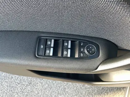 Photo 10 Renault Captur  E-Tech full hybrid 145 ch