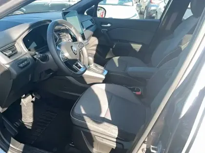 Photo 8 Renault Captur  E-Tech full hybrid 145 ch