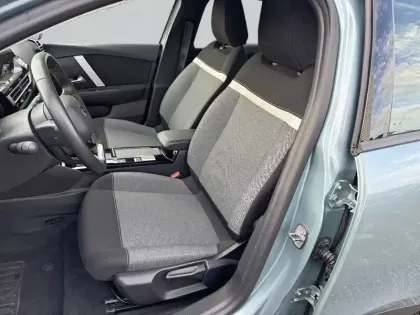 Photo 38 Citroën C4 e- 136 ch autonomie standard  Automatique