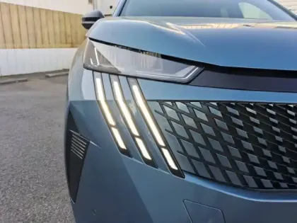 Photo 15 Peugeot 5008  Electrique 230 ch 97 kWh Grande autonomie