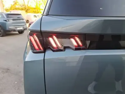 Photo 16 Peugeot 5008  Electrique 230 ch 97 kWh Grande autonomie