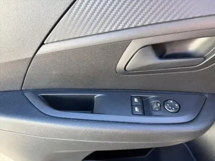 Photo 19 Peugeot 208 Gén. II Ph1 NG Like 5