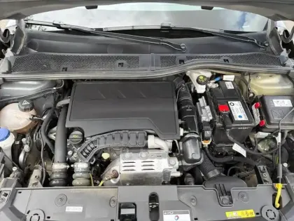 Photo 6 Peugeot 208  PureTech 100 S&S BVM6 Active