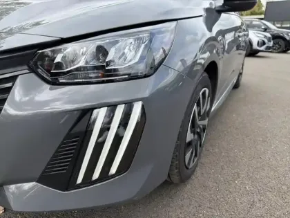 Photo 13 Peugeot 208  PureTech 100 S&S BVM6 Active