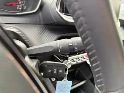 Photo 17 Peugeot 208  PureTech 100 S&S BVM6 Active