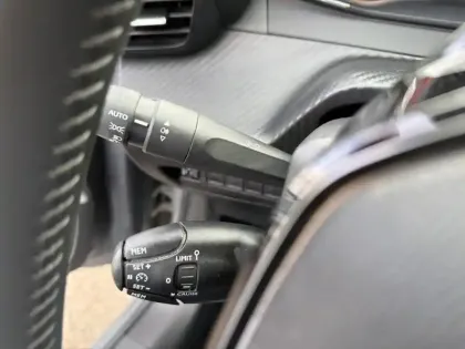 Photo 16 Peugeot 208  PureTech 100 S&S BVM6 Active