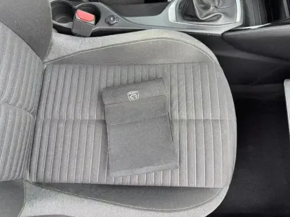 Photo 15 Peugeot 208  PureTech 100 S&S BVM6 Active